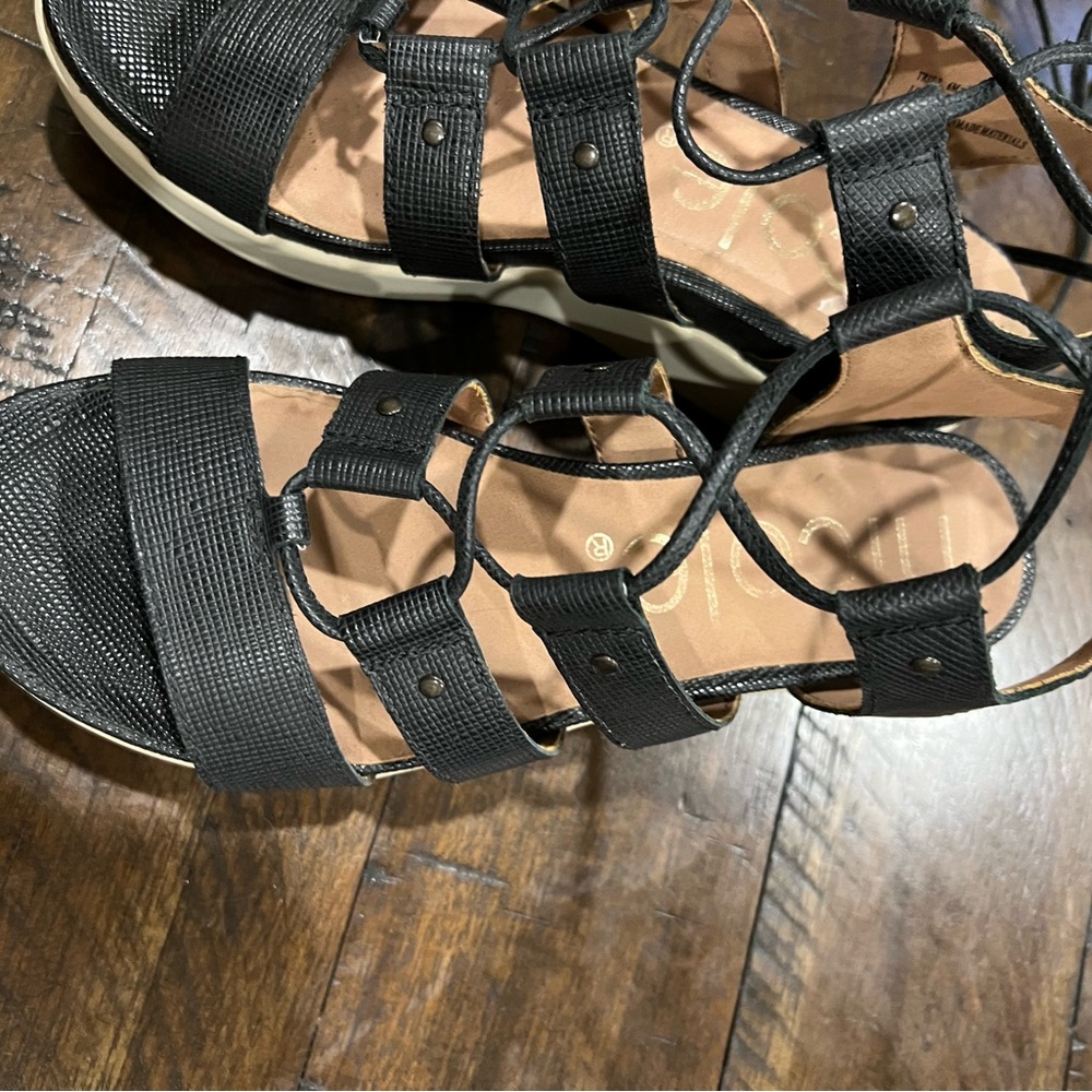 Platform Sandals - Picture 3 of 4
